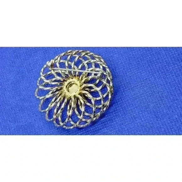 Vintage Brooch Twisted Round Puffy Caged Faux Pearl MCM 10k Gold Plated - Picture 9 of 10